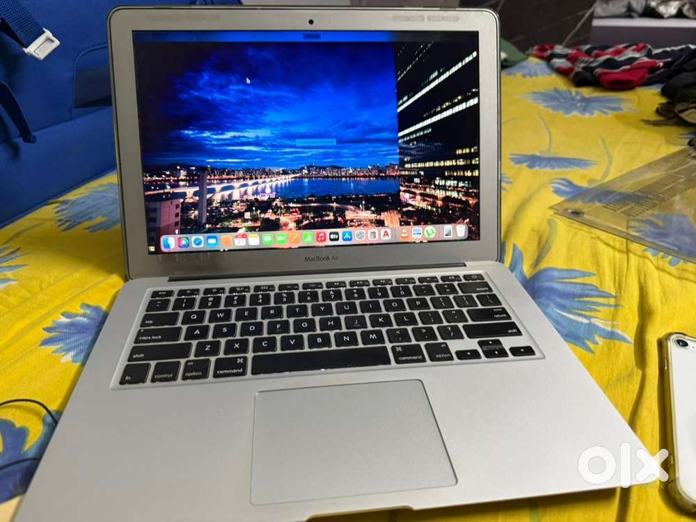 Apple laptop mackbook air 2015 modle