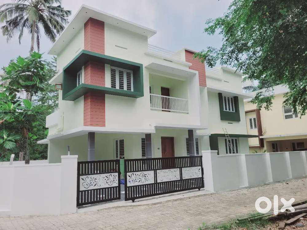 8 cent 2150 sqft 4bhk Angamaly Mookkannoor road near cochin airport