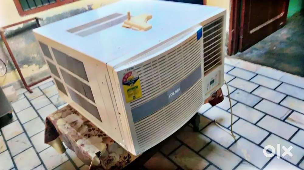 Voltas 3star window AC 3year compressor warranty with stabilizer