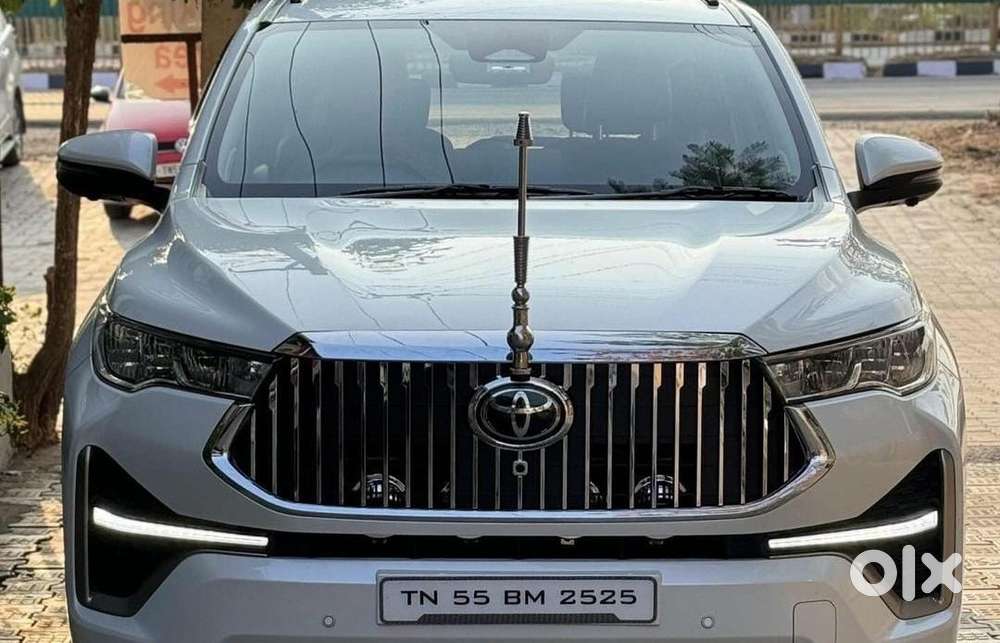 Toyota Innova Hycross Maybach grill