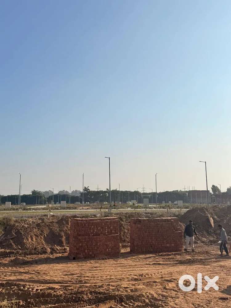 CORNER 127 SQYRD PLOT  PARK FACING FOR SALE NEAR LANDRAN MOHALI