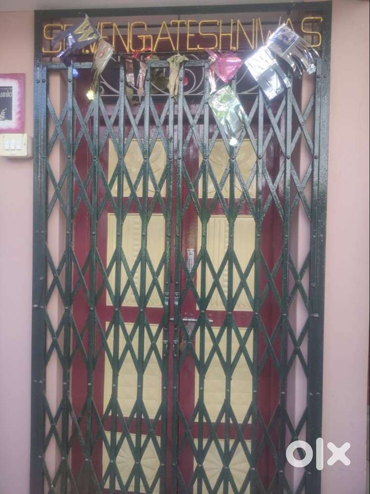 Ground floor in a secured place located near commercial area