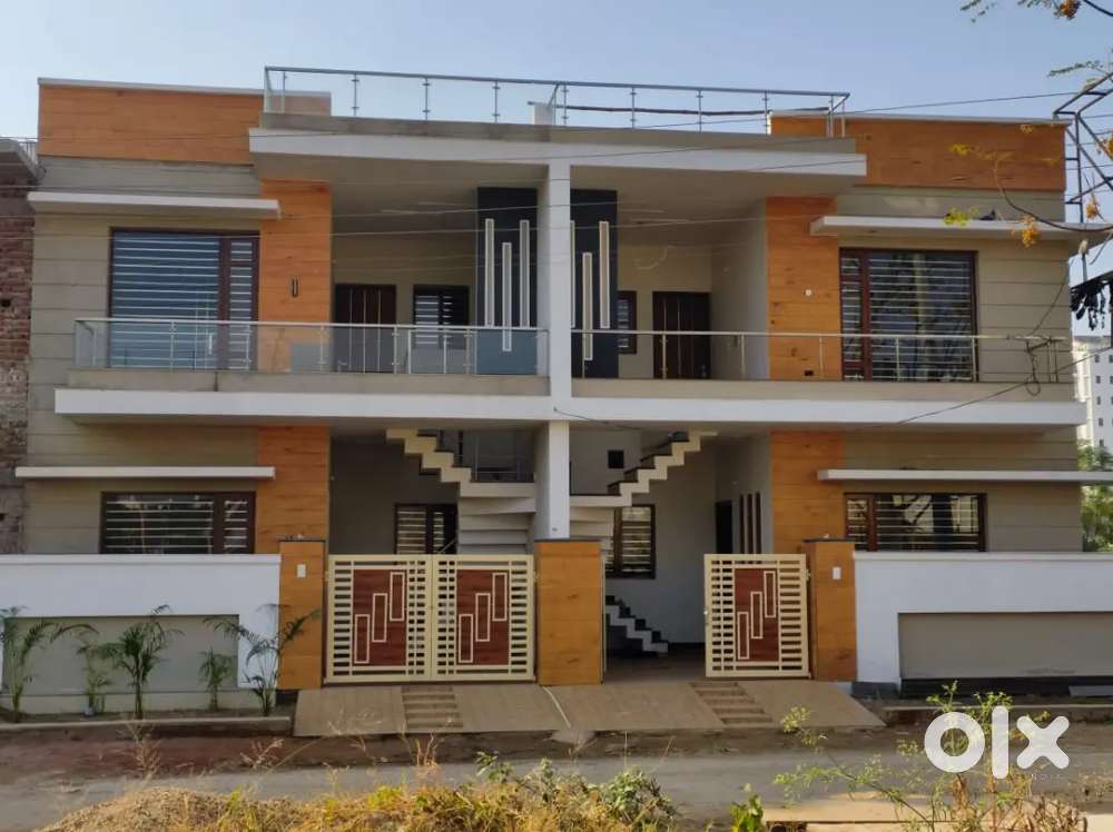 Corner east facing kothi Near Jalvayu tower