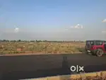 100 FEET ROAD PAR 135 GAJ KA PLOT SIRF 98 LACS ME.