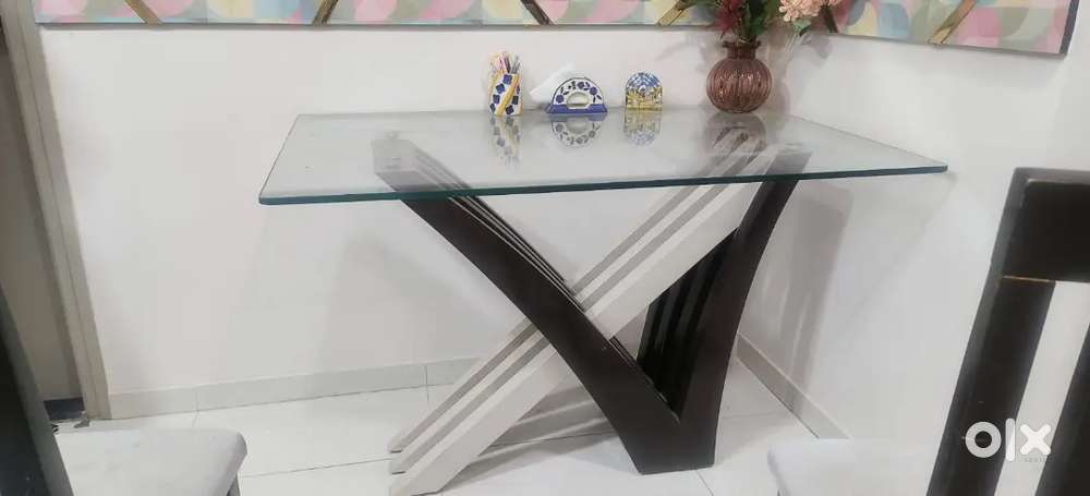 Dinning table with chairs