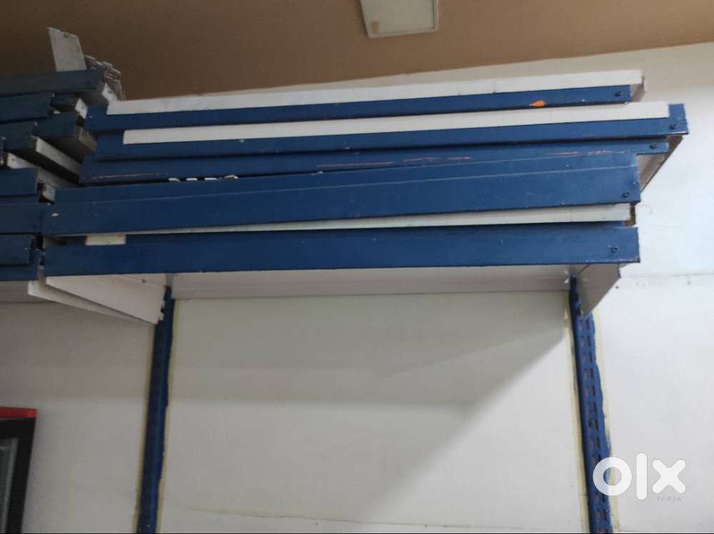 DISPLAY RAC & BALAJI WAFFERS STAND