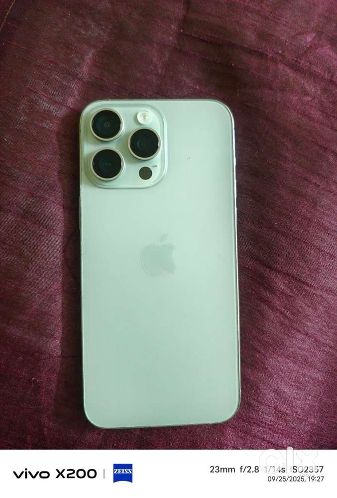 15 Pro Max grey titanium colour