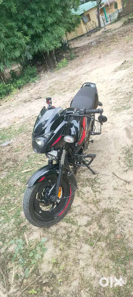 Bajaj Pulsar 125 vs4
