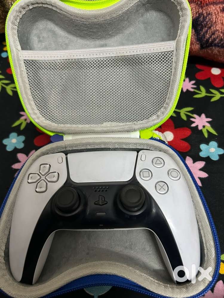 PS5 DualSense controller