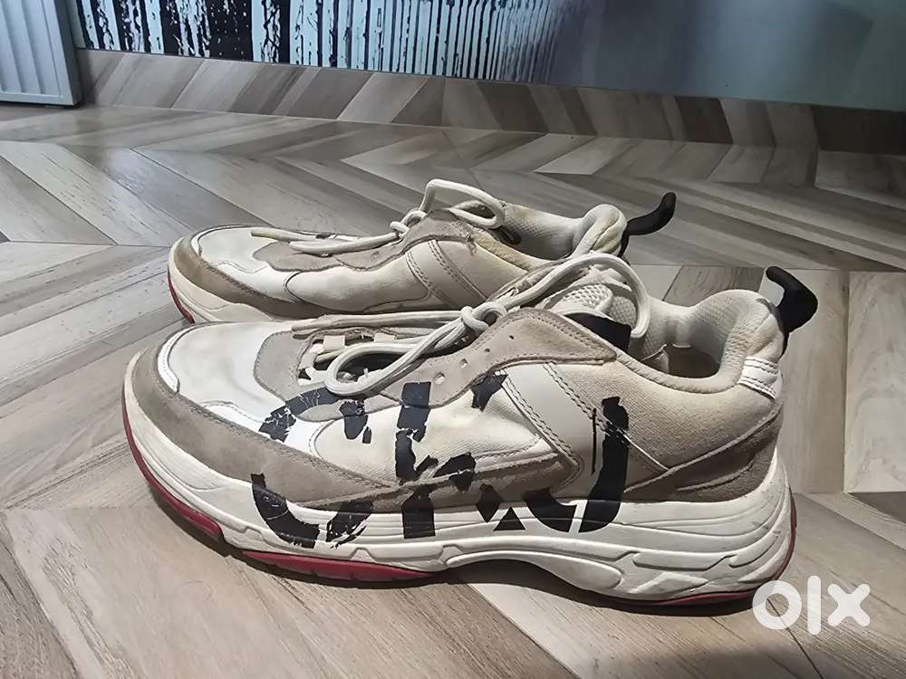 Casual shoes