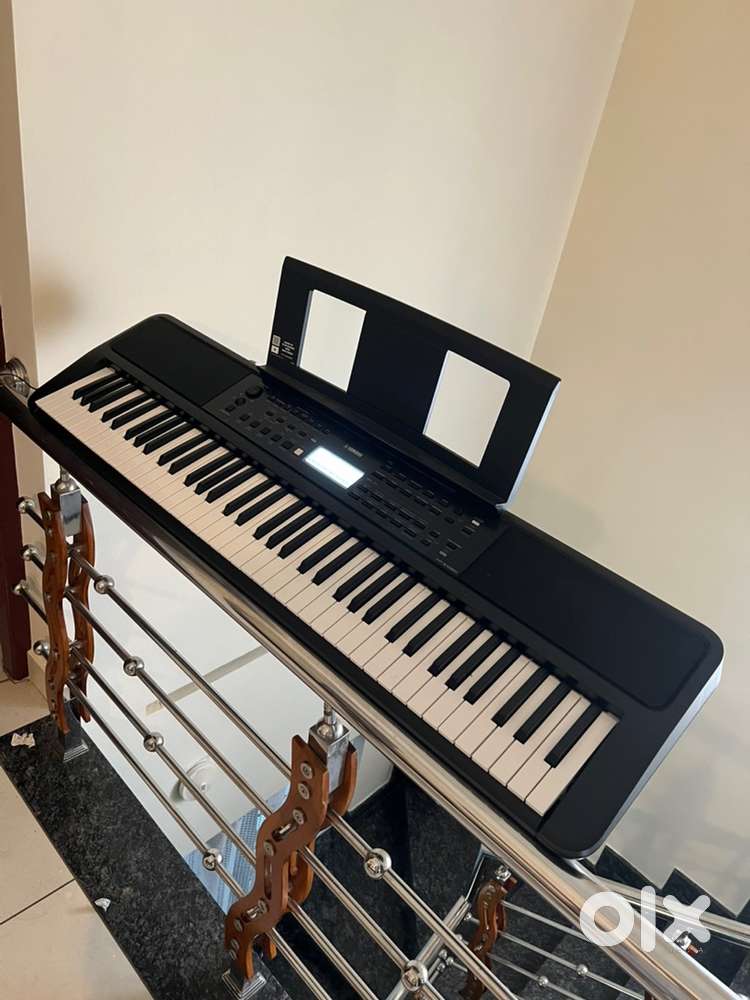 Two day old professional Yamaha keyboard