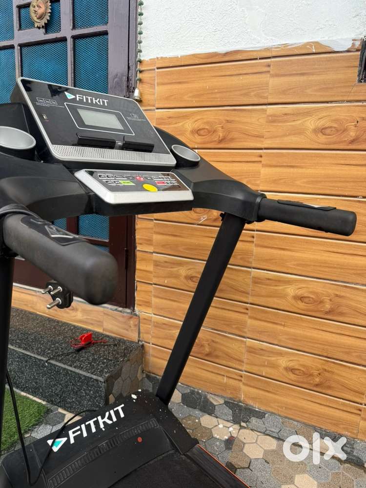 New treadmill not used mint condition with all assesories very new