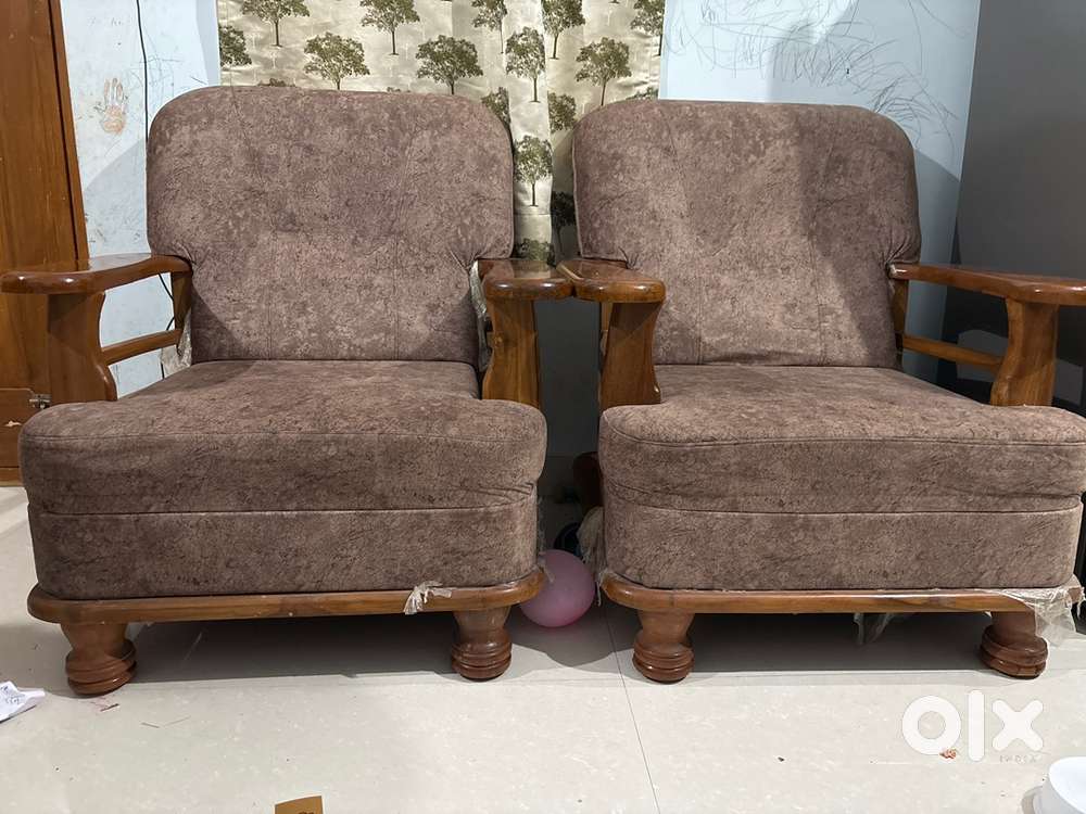 3+1+1 Wooden Sofa Set with Cushions – Excellent Condition