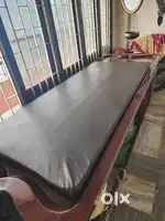 Massage table ayurvedic