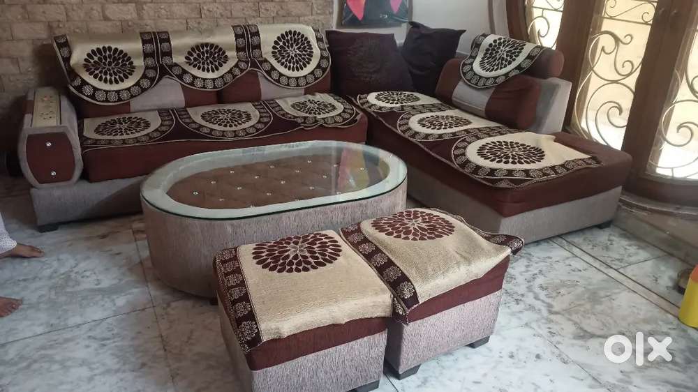A very good condition L shape sofa set