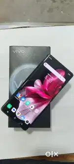VIVO V30e   Curve display 8/128