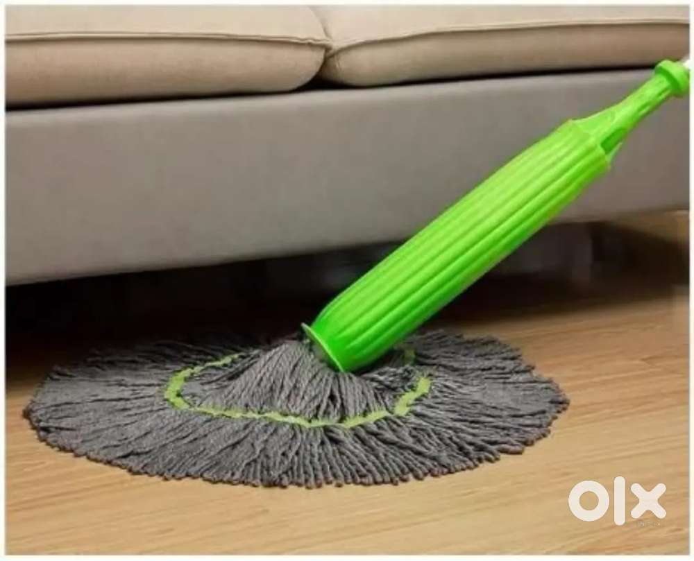 Self twisting water rotating cleaning mop