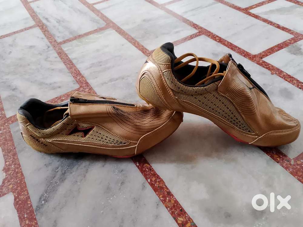 1 month use golden spike shoes world famous no damage brand new