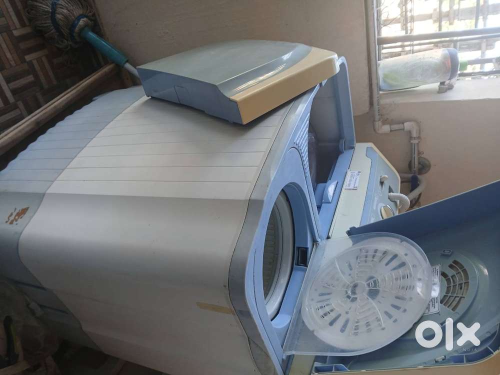 LG SEMI AUTOMATIC WASHING MACHINE