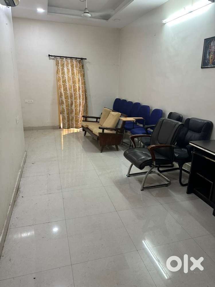 Full building with garden, both side road, Three Floor, On Rent