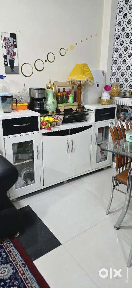Sideboard cabinet shelf