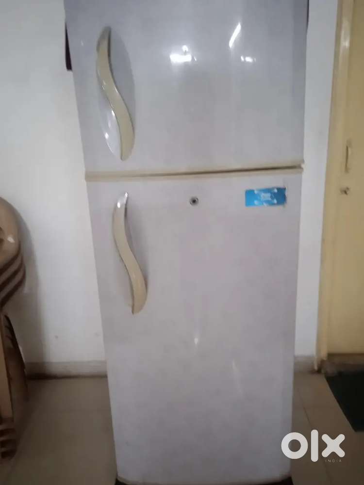 LG FRIDGE 296L