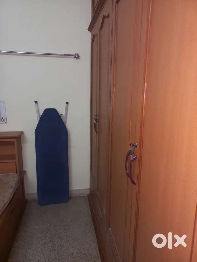 I AM BROKER)CALL DIRECTLY. INDEPENDENT 2BHK HOUSE ASHOKNAGR & CARPARK