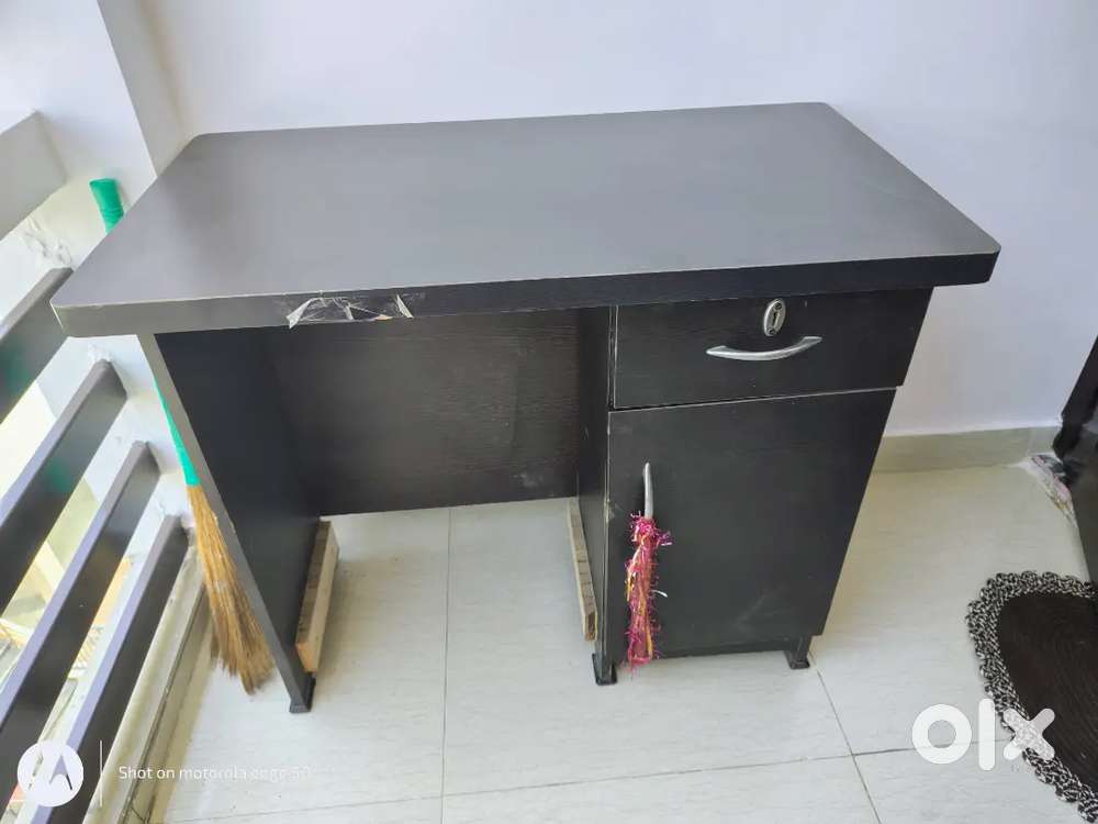 Study table selling