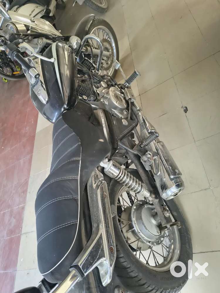 Bajaj AVENGER 220 cruise