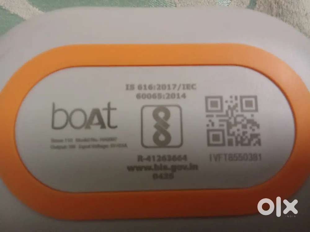 ORIGINAL BOATS SPEAKERS FOR 2K ONLY USED ONLY 3 HOURS. 1 YEAR WARRANTY