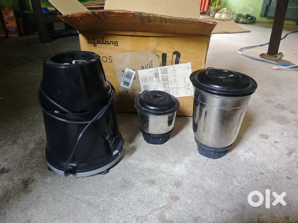 Mixer grinder- excellent condition, barely used. (PRICE NEGOTIABLE)