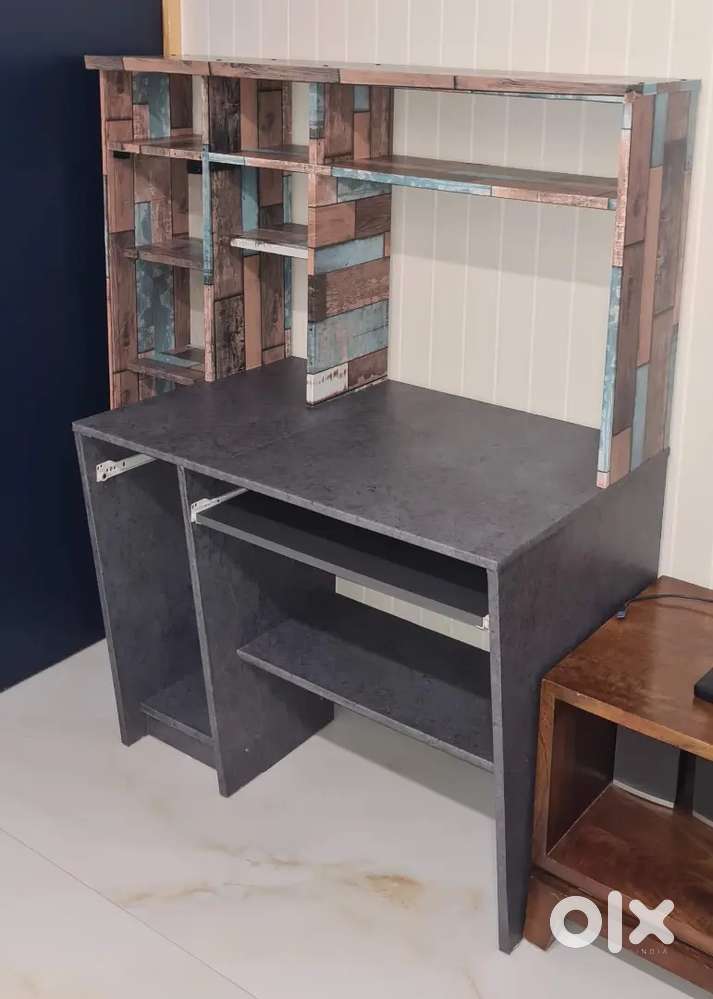 Zuari computer and study table