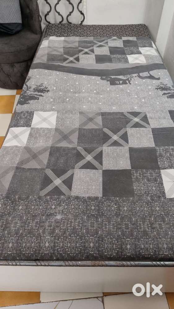 Single bed with mattress