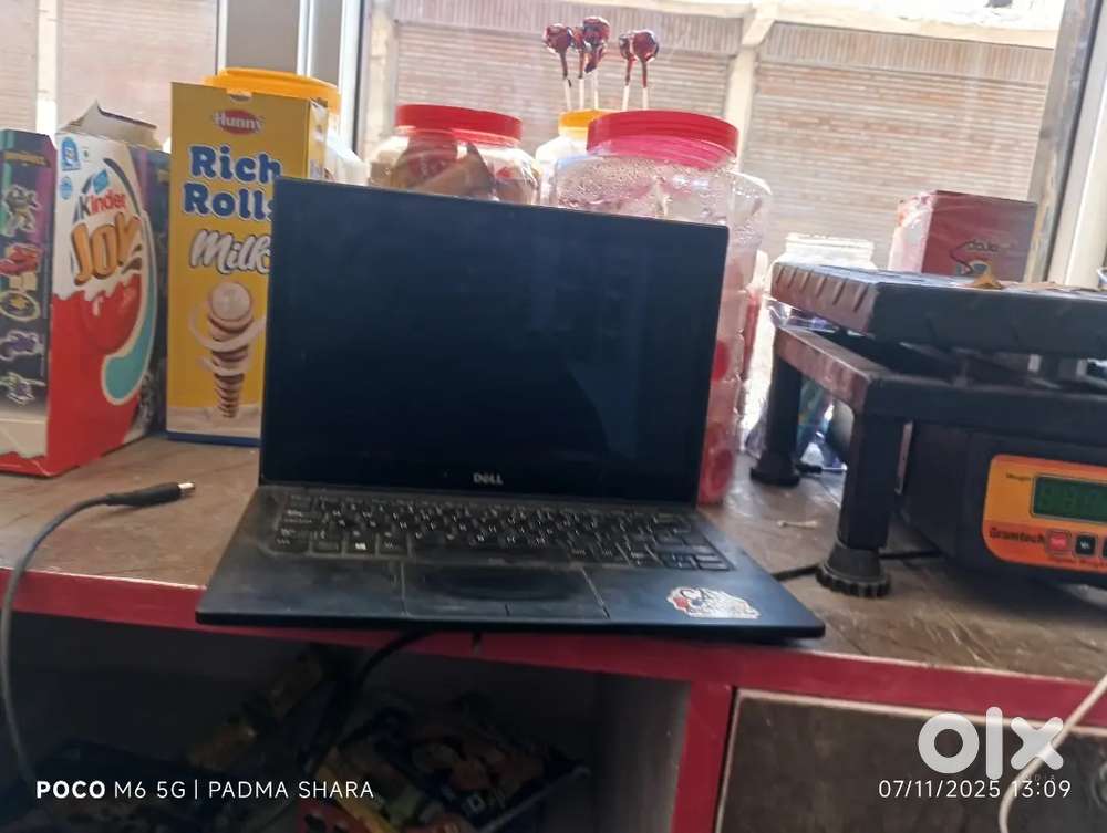 I selling my laptop Dell screen touch with keyboard