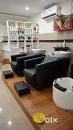 Ladish salon