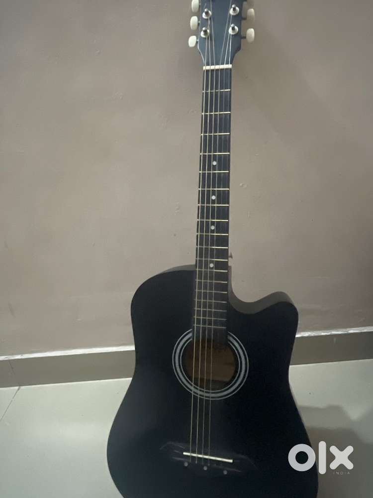 Intern Guitar