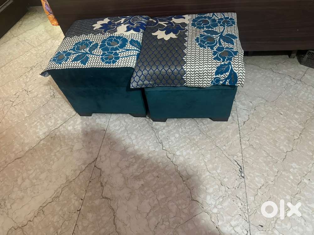 clean sofa set