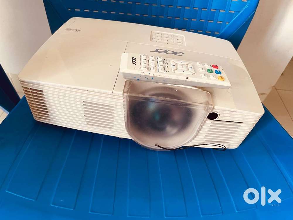 Acer S1283e DLP projector