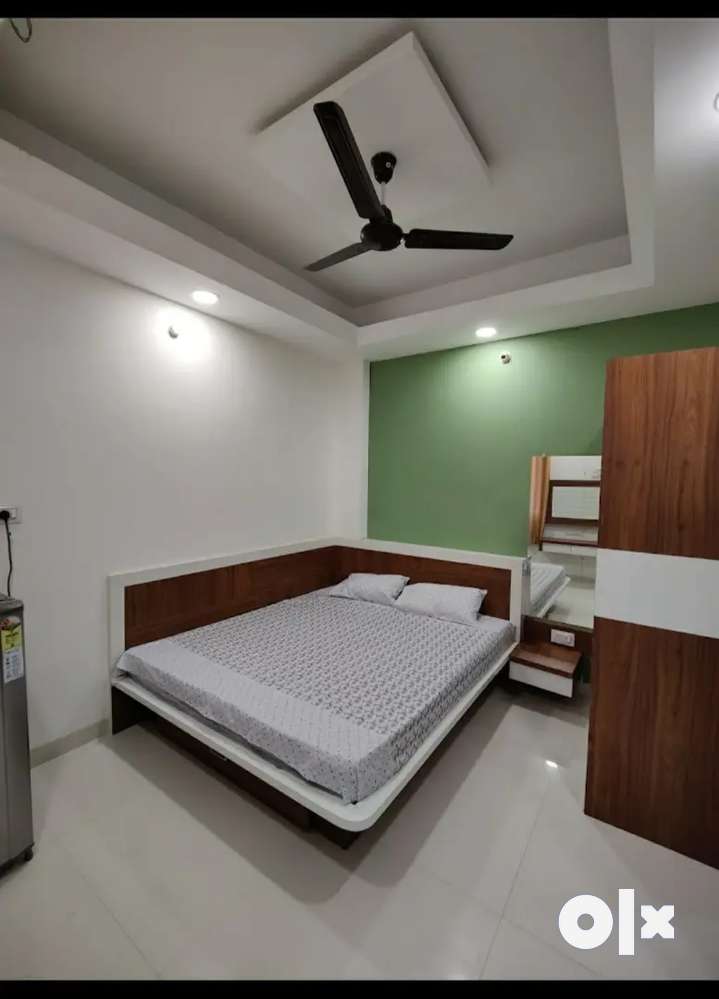 No brokerage ! Luxury 1bhk fully furnished flat for rent in mahalaxmi