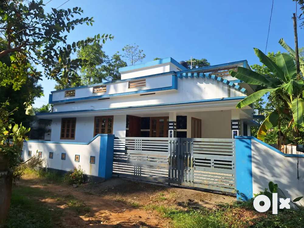 5.5 cent 1400 sqft House For sale Malayattoor