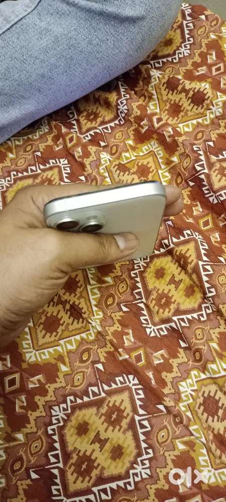 iPhone 15 (128)