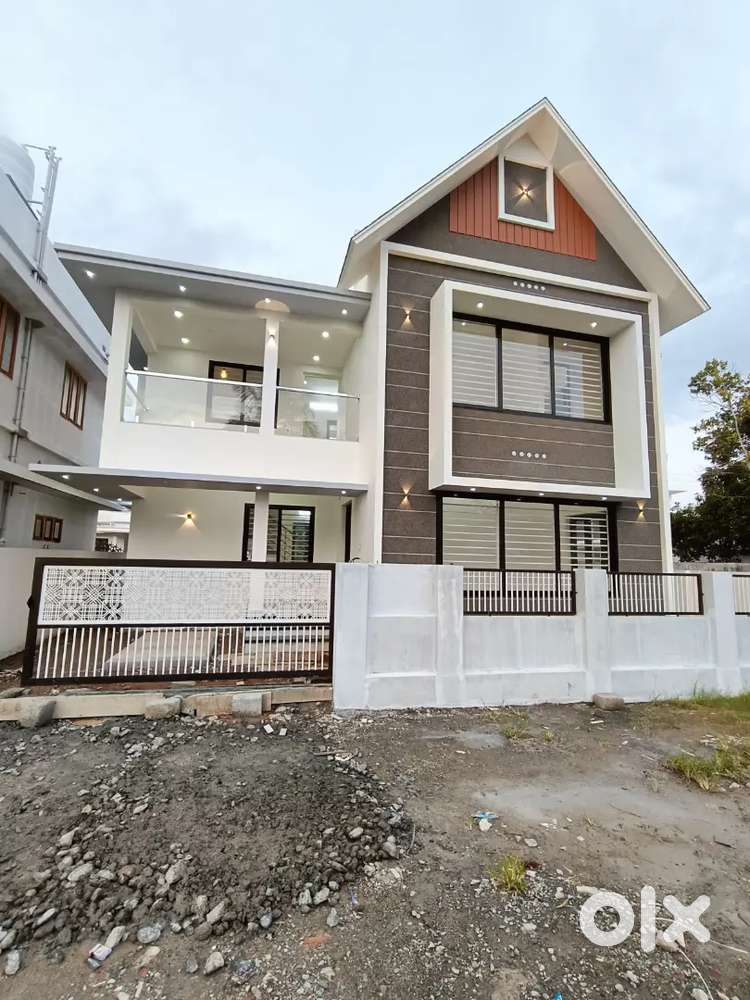 New ready to move 3bhk 1571 sqft house for sale near NH Varapuzha.
