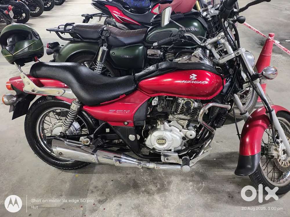 Bajaj Avenger 220 Cherry Red