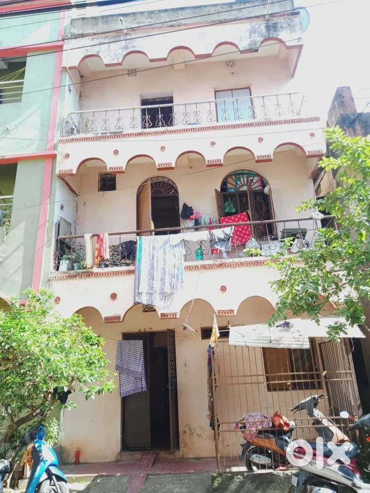 Independent building for sale