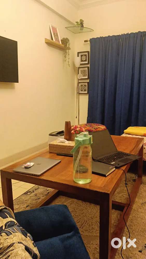 Solid Wooden Center Table – Excellent Condition