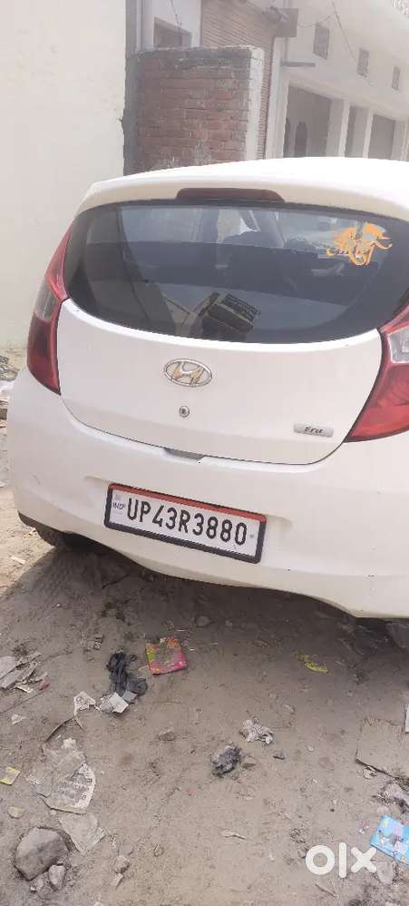 Eon car sell kar raha hu no any problem insurence hai 4 tyere in good