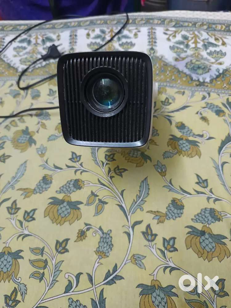 Projector WZATCO Yuva Go Android 13.0 Smart Projector