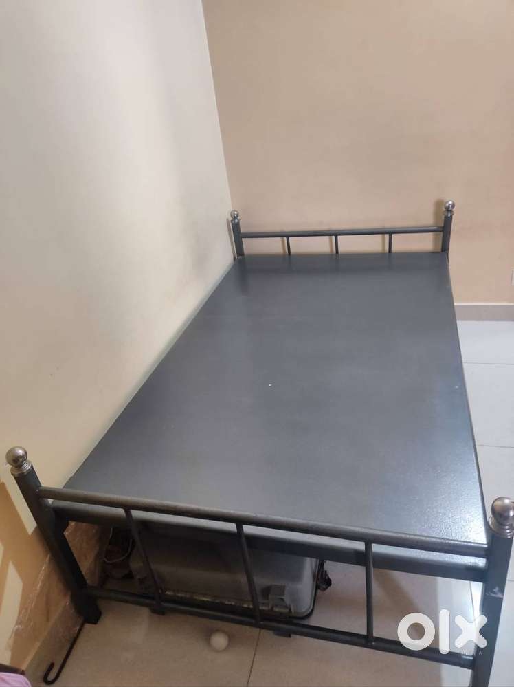 IRON COT FOR SALE - 4*6 SIZE