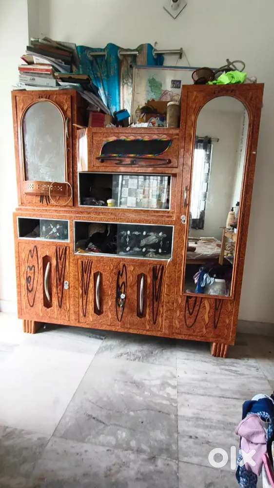 DRESSING TABLE