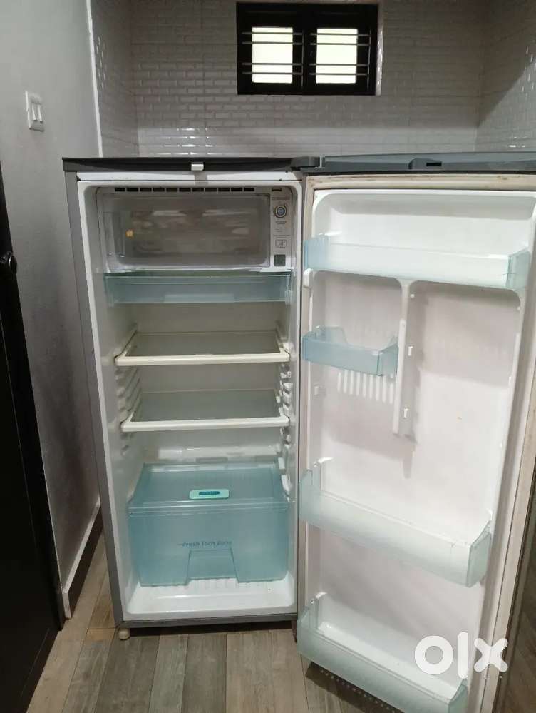 SAMSUNG REFRIGERATOR
